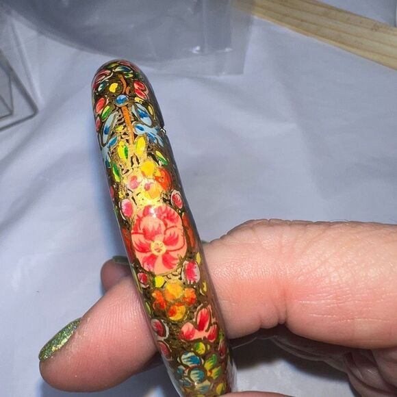 Vintage Hand Painted Lacquered Bangle Bracelet - Picture 3 of 9